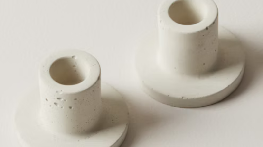 פמוט – פריט עיצובי קלאסי שמוסיף אור ואלגנטיות לבית