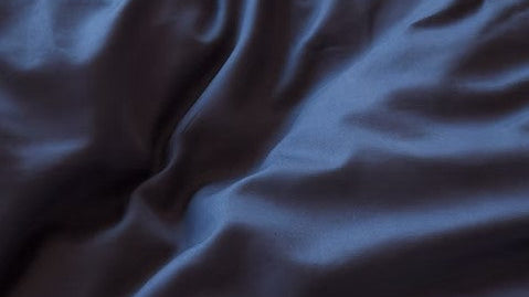 סדינים למיטה זוגית – הבחירה שמשפיעה על כל בוקר חדש