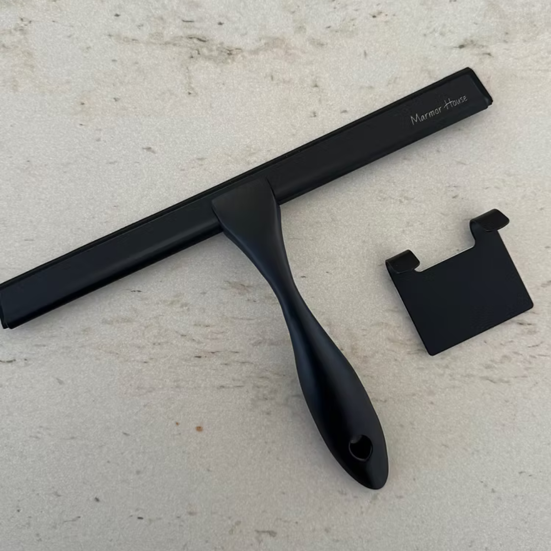 הכירי את מגב כף היד הרב-תכליתי שמקצר את זמני הניקיון ונשאר כמו חדש לאורך זמן. הוא מושלם לניקוי דלתות המקלחת, חלונות זכוכית בבית וברכב, והשיש במטבח.