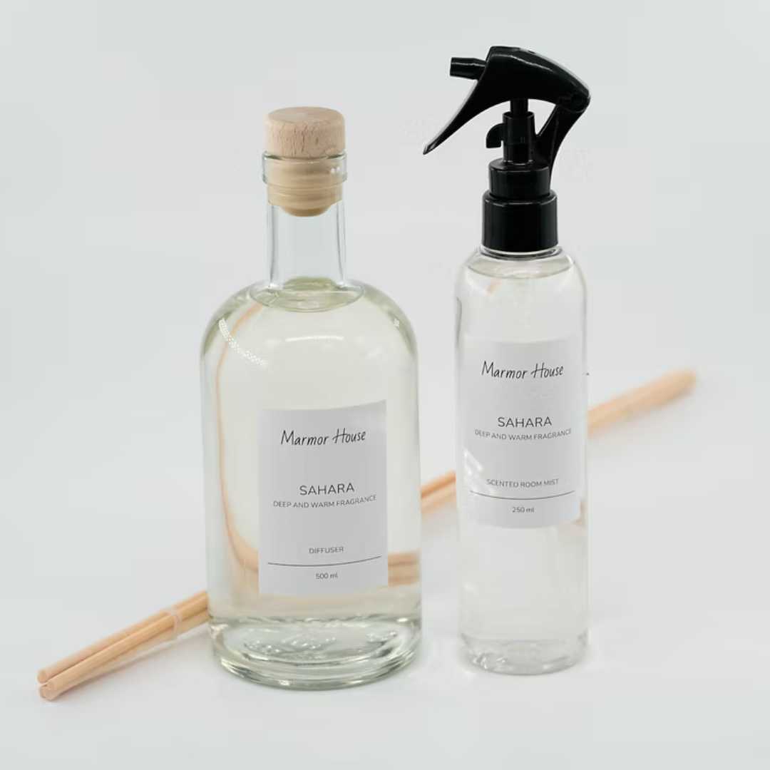 הכניסו לביתכם תחושת רעננות וניחוח בלתי נשכח עם המארז המפנק שלנו!
המארז משלב בין שני המוצרים האהובים שלנו ליצירת חווית ריח מושלמת: ניחוח קבוע ועדין מהמפיץ, ורענון מיידי ועוצמתי מהתרסיס.
מה במארז?