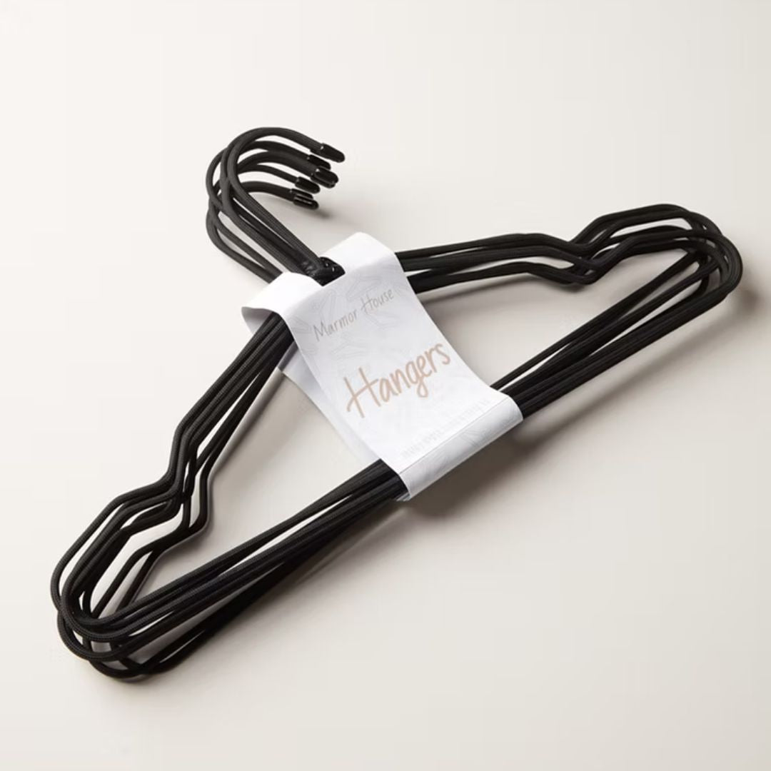 שדרגי את הארון שלך עם סט של 10 קולבים איכותיים שישמרו על הסדר והארגון. הקולבים שלנו דקים, חזקים, ובעיקר - יגרמו לארון שלך להיראות מסודר ומעוצב תמיד.