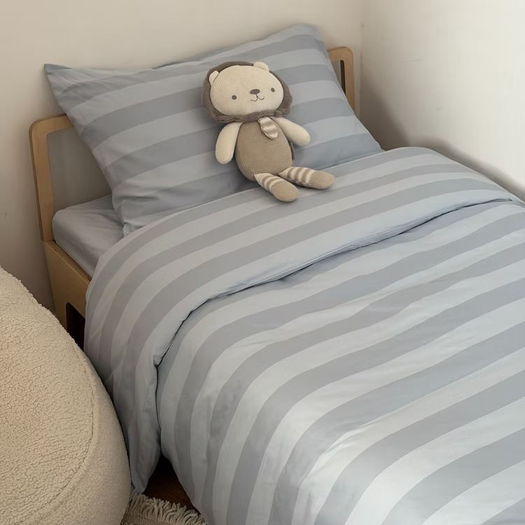 מצעי כותנה מצרית צפיפות 500, עשויים מסיבים דקים וחזקים עם כ-500 חוטים בכל אינץ', מה שהופך אותם לאיכותיים ועמידים לשנים רבות!
מצעים רכים ומפנקים שיהפכו את מיטת התינוק לפינה הכי מפנקת בחדר. כי גם לבייבי שלך מגיע להרגיש כמו בבית מלון! מוצר הדגל שלנו, כותנה מצרית סרוגה באריגת סאטן, באיכות הגבוהה ביותר לחוויית שינה עוטפת ונעימה.