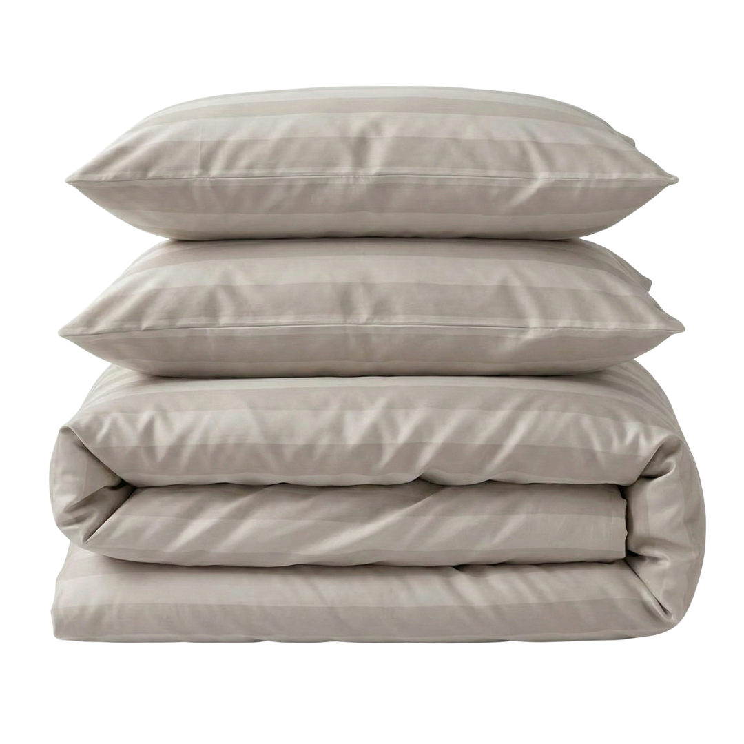 מצעי כותנה מצרית צפיפות 500, עשויים מסיבים דקים וחזקים עם כ-500 חוטים בכל אינץ', מה שהופך אותם לאיכותיים ועמידים לשנים רבות!
מצעים רכים ומפנקים שיהפכו את חדר השינה שלך להרגיש כמו בית מלון. מוצר הדגל שלנו, כותנה מצרית סרוגה באריגת סאטן, הצפיפות גבוהה והאיכותית לחוויית שינה מפנקת.