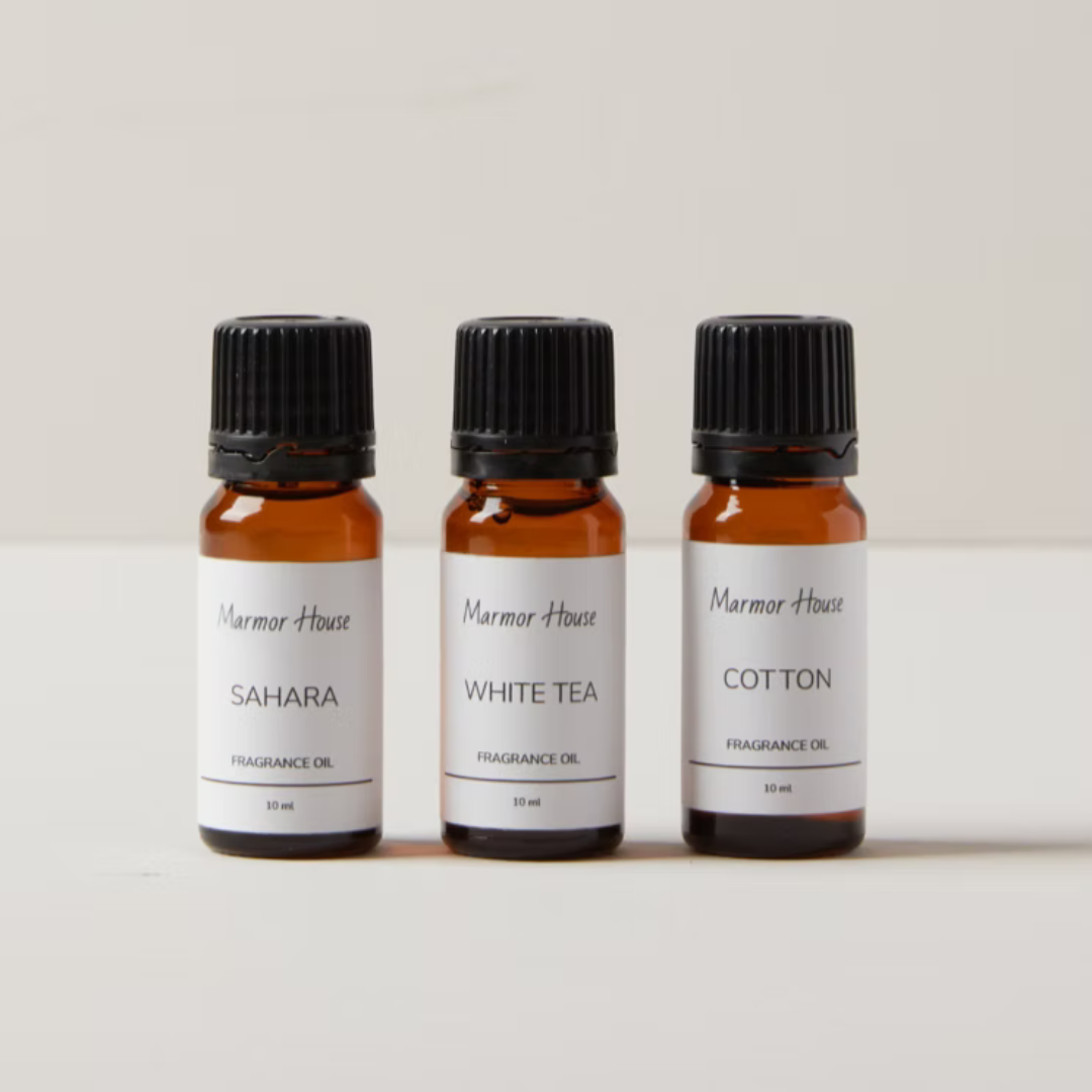 קולקציית PURE כוללת מארז שמנים ריחניים עם ארומות מרגיעות, שנוצרו כדי להעניק לך תחושה נקייה, מפנקת ונעימה בבית.
המארז יהפוך את הבית שלך לבית מלון, עם מגוון ניחוחות יוקרתיים ומפנקים שעוטפים את האוויר בכל הבית ומעניקים תחושת חום ועומק, תוך שמירה על קו נקי וחלק. כל מוצרי הבישום שלנו עשויים מחומרים איכותיים, אינם מכילים כימיקלים מזיקים ובטוחים לשימוש.