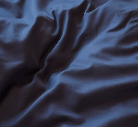 סדינים למיטה זוגית – הבחירה שמשפיעה על כל בוקר חדש