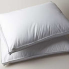 כרית שינה מפנקת במיוחד עם תמיכה רכה, המעניקה תחושה של שקיעה עדינה ועוטפת. הכרית ממולאת בסיבים עדינים ורכים של דמוי פלומה, והיא אנטי-אלרגנית, טבעונית, וללא כל מרכיבים מן החי, ומבטיחה לכם שינה שלווה ובריאה.