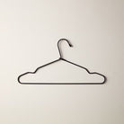 שדרגי את הארון שלך עם סט של 10 קולבים איכותיים שישמרו על הסדר והארגון. הקולבים שלנו דקים, חזקים, ובעיקר - יגרמו לארון שלך להיראות מסודר ומעוצב תמיד.