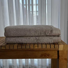 מחפשים את המגבת שתעטוף אתכם בנעימות אחרי מקלחת טובה? מגבות הרחצה שלנו הן בדיוק מה שאתם צריכים. עשויות 100% כותנה איכותית, רכות בטירוף וסופגות ברמה גבוהה.

המגבות שומרות על הרכות והלובן גם אחרי כביסות חוזרות, מתייבשות במהירות ומוסיפות טאץ' נקי ואלגנטי לכל חדר אמבט.