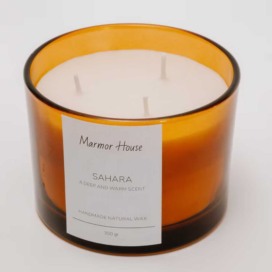 נר מעוצב בכלי זכוכית איכותי, יוקרתי ואלגנטי שימלא את הבית שלך בניחוח ממכר! הנר עשוי משעוות סויה טבעית, עם ריח ייחודי שמעניק לכל חלל אווירה של בית מלון יוקרתי.

קולקציית SAHARA תביא אליך את תחושת הפינוק והסטייל, עם ניחוח עשיר ועוטף שמשרה חמימות אך שומר על רעננות וניקיון. זה כל מה שצריך כדי ליהנות מריח מושלם ומרגיע בכל פינה בבית.