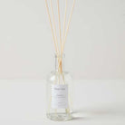 הכניסו לביתכם תחושת רעננות וניחוח בלתי נשכח עם המארז המפנק שלנו!

המארז משלב בין שני המוצרים האהובים שלנו ליצירת חווית ריח מושלמת: ניחוח קבוע ועדין מהמפיץ, ורענון מיידי ועוצמתי מהתרסיס.

מה במארז?