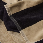 מגבת החוף המושלמת לחוויה גדולה, נוחה ומפנקת! המגבת שלנו עשויה 100% כותנה סרוקה, טבעית ואיכותית. בגודל רחב במיוחד, היא מספקת נוחות ותחושת יוקרה, מושלמת לשימוש אחרי טבילה במים או פשוט כדי לנוח עליה על החוף.