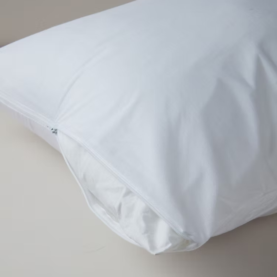 מגן כרית איכותי שישמור על הכריות שלכם בדיוק כמו ביום שקניתם אותן! צידו העליון עשוי בד נושם מחומר טבעי המיוצר מסיבי TENCEL, ומצידו התחתון שכבת הגנה P.U השומרת על הכרית ומונעת חדירת נוזלים.