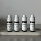 מארז הכולל בתוכו ארבעה בקבוקי שמנים אתריים טהורים למבער, המשלבים ניחוחות מרעננים ליצירת אווירה נעימה, בריאה ומאוזנת בבית ובמשרד. הפתרון המושלם לטיהור האוויר ולהכנסת תחושת חיוניות טבעית לחלל.