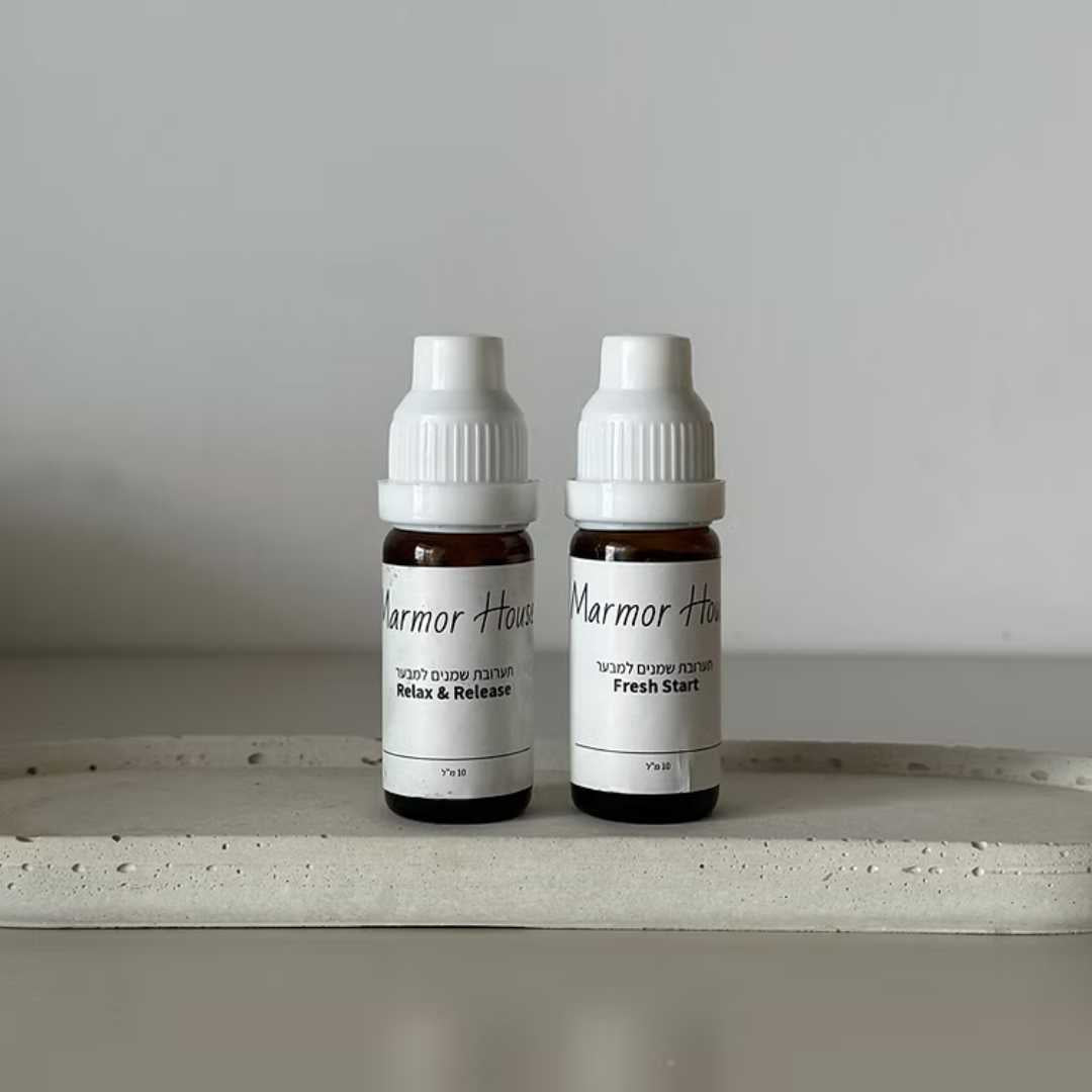 מארז הכולל שני בקבוקי שמנים אתריים למבער, המרכיבים יחד שגרת ריח מושלמת: שילוב מנצח לפתיחת הבוקר באנרגיה חיובית ולסגירת היום ברוגע עמוק.