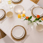 מפה בצבע לבן יפה ומרשימה עם חצאית רחבה המקנה לשולחן מראה חגיגי ויוקרתי ומושלמת לכל אירוע מיוחד.