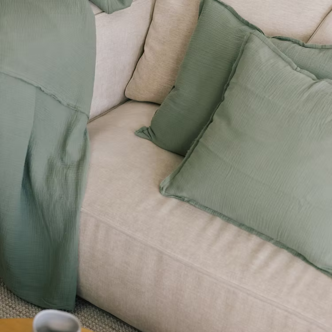 זוג כריות נוי איכותיות עם ציפית מ-100% כותנה אורגנית במרקם טטרה.