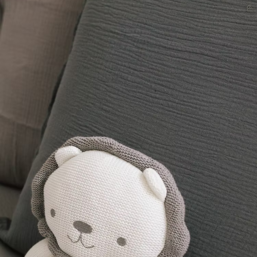 זוג כריות נוי איכותיות עם ציפית מ-100% כותנה אורגנית במרקם טטרה.