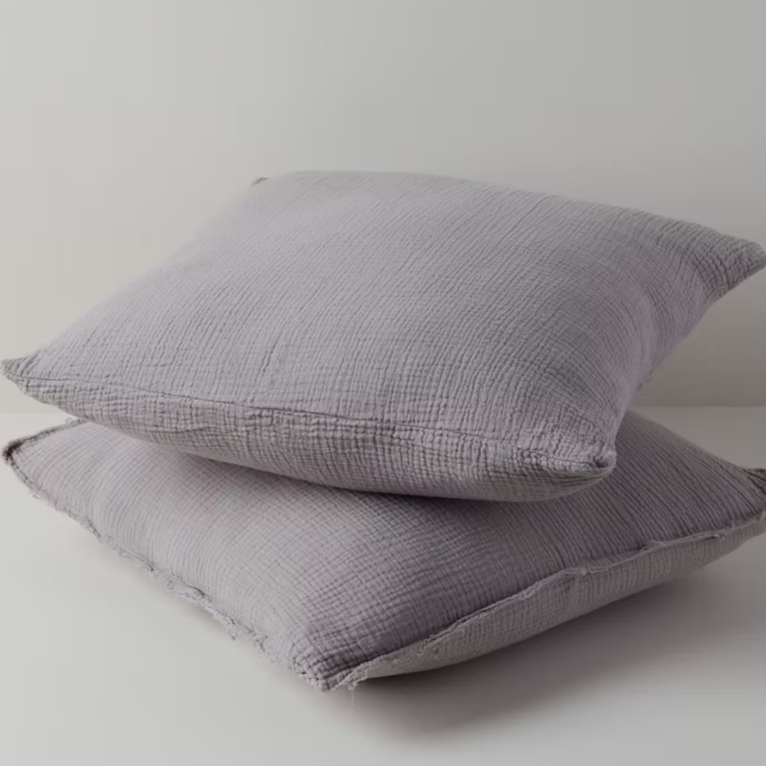 זוג כריות נוי איכותיות עם ציפית מ-100% כותנה אורגנית במרקם טטרה.