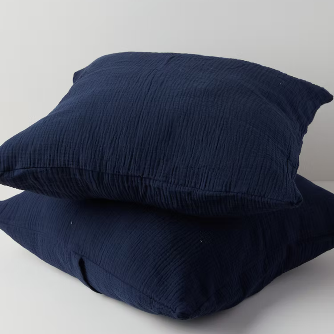 זוג כריות נוי איכותיות עם ציפית מ-100% כותנה אורגנית במרקם טטרה.