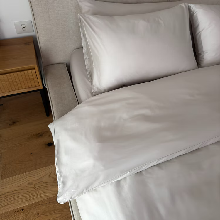 מצעי כותנה מצרית צפיפות 500, עשויים מסיבים דקים וחזקים עם כ-500 חוטים בכל אינץ', מה שהופך אותם לאיכותיים ועמידים לשנים רבות!