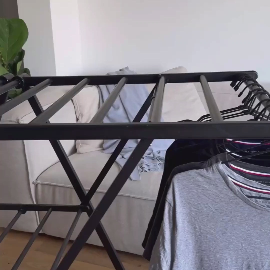 שדרגי את הארון שלך עם סט של 10 קולבים איכותיים שישמרו על הסדר והארגון. הקולבים שלנו דקים, חזקים, ובעיקר - יגרמו לארון שלך להיראות מסודר ומעוצב תמיד.